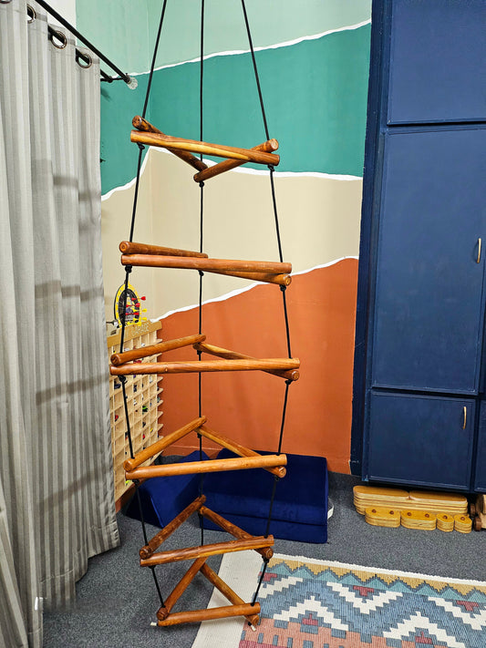 TRIANGULAR LADDER
